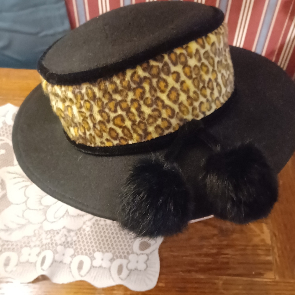 Black Hat With Animal Print Vintage